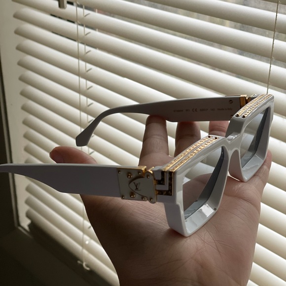 Louis Vuitton Glasses - Picture 4 of 5